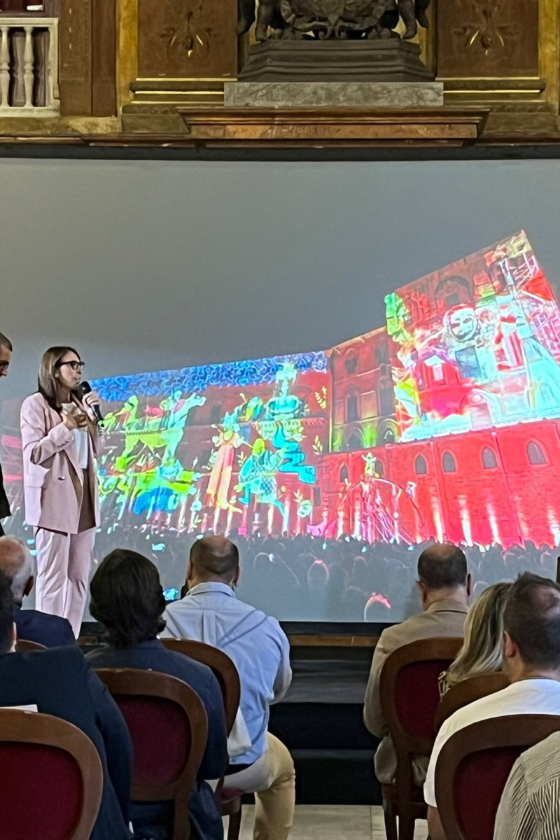 Concorso fotografico “Palermo rifiorisce con Santa Rosalia”: assegnato il premio Sispi Rosa Digitale al vincitore Luigi Parrinello, con la foto “La morte” raffigurante il videomapping di palazzo dei normanni durante il festino