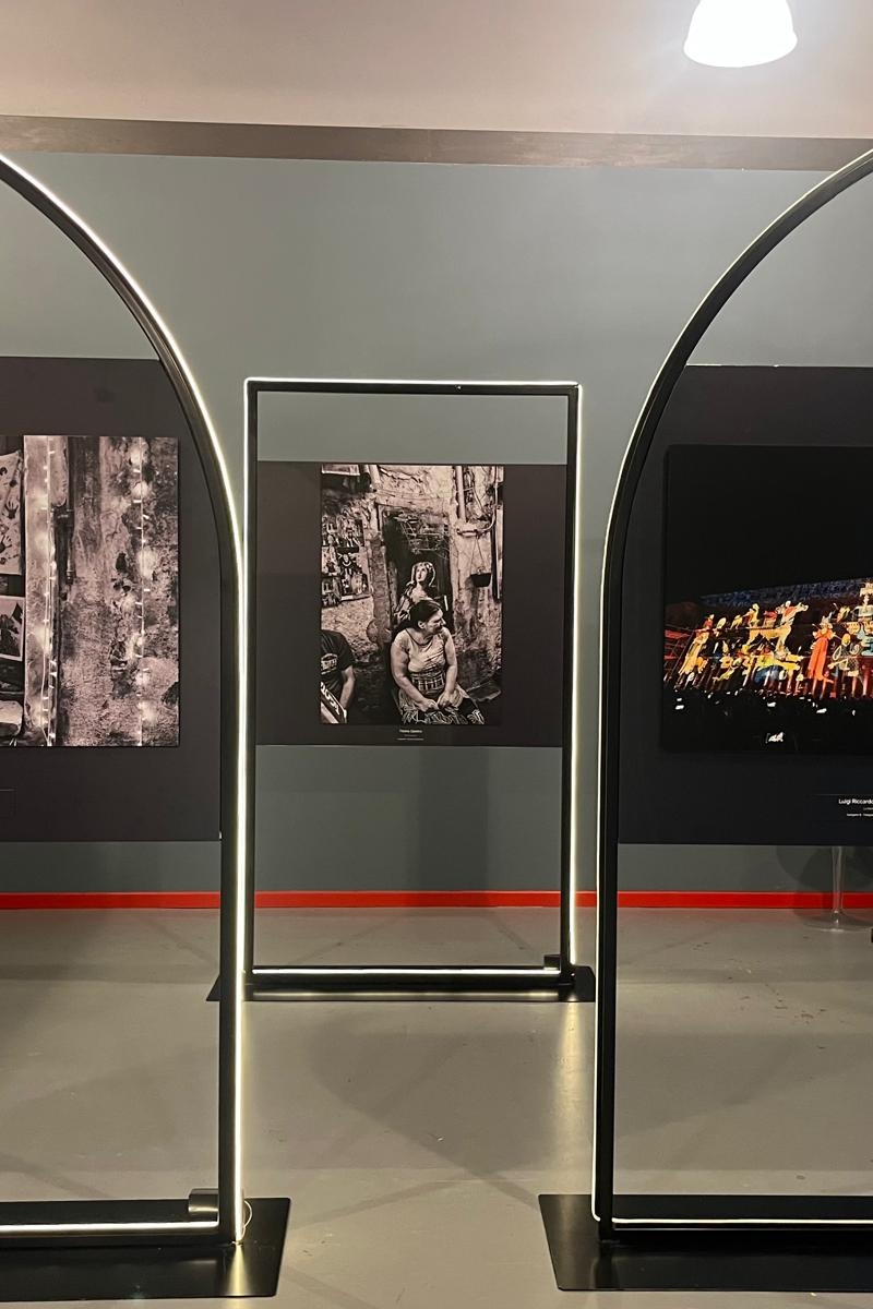 Mostra fotografica permanente dedicata al festino di Santa Rosalia per il Natale 2025 istallata al centro Internazionale di fotografia Letizia Battaglia