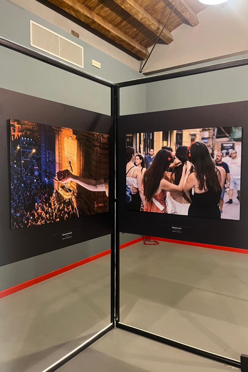 Mostra fotografica permanente dedicata al festino di Santa Rosalia per il Natale 2025 istallata al centro Internazionale di fotografia Letizia Battaglia