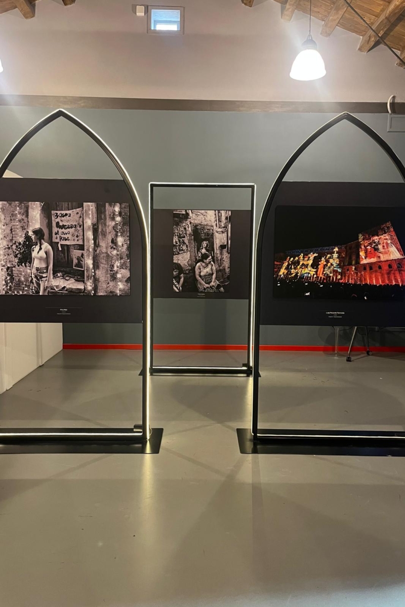 Mostra fotografica permanente dedicata al festino di Santa Rosalia per il Natale 2025 istallata al centro Internazionale di fotografia Letizia Battaglia